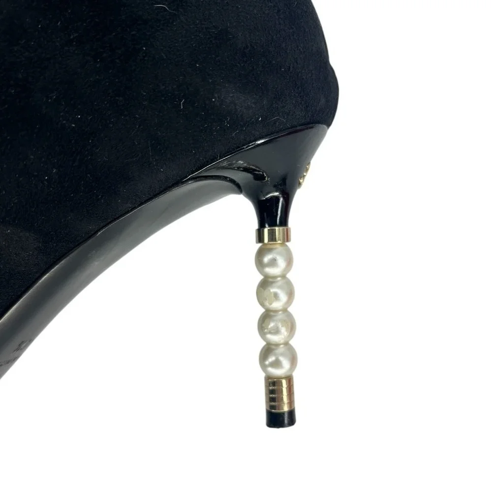 Chanel 2020 CC Suede Pearl Heel Cap Toe Logo Boots Black Size 40.5‎